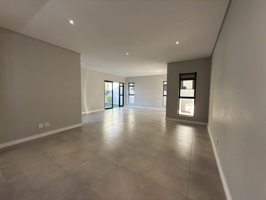 3 Bedroom Property for Sale in Groot Phesantekraal Estate Western Cape